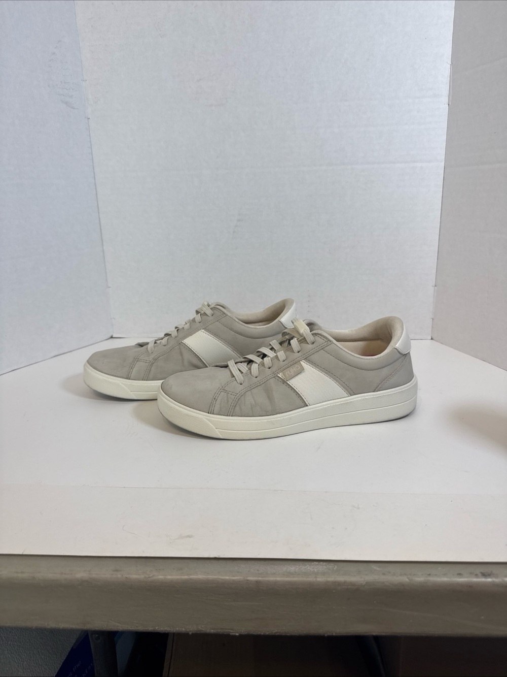 Ryka Women's Low-Top Sneakers in Light Gray and White